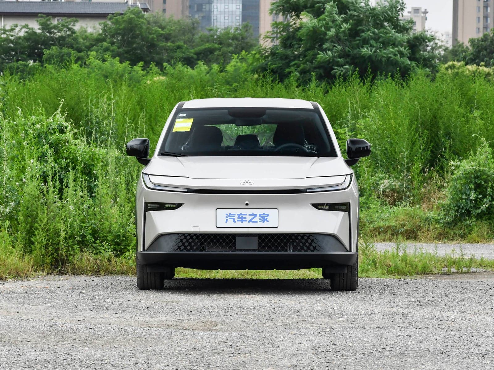 Toyota bZ3X — реальное фото 2
