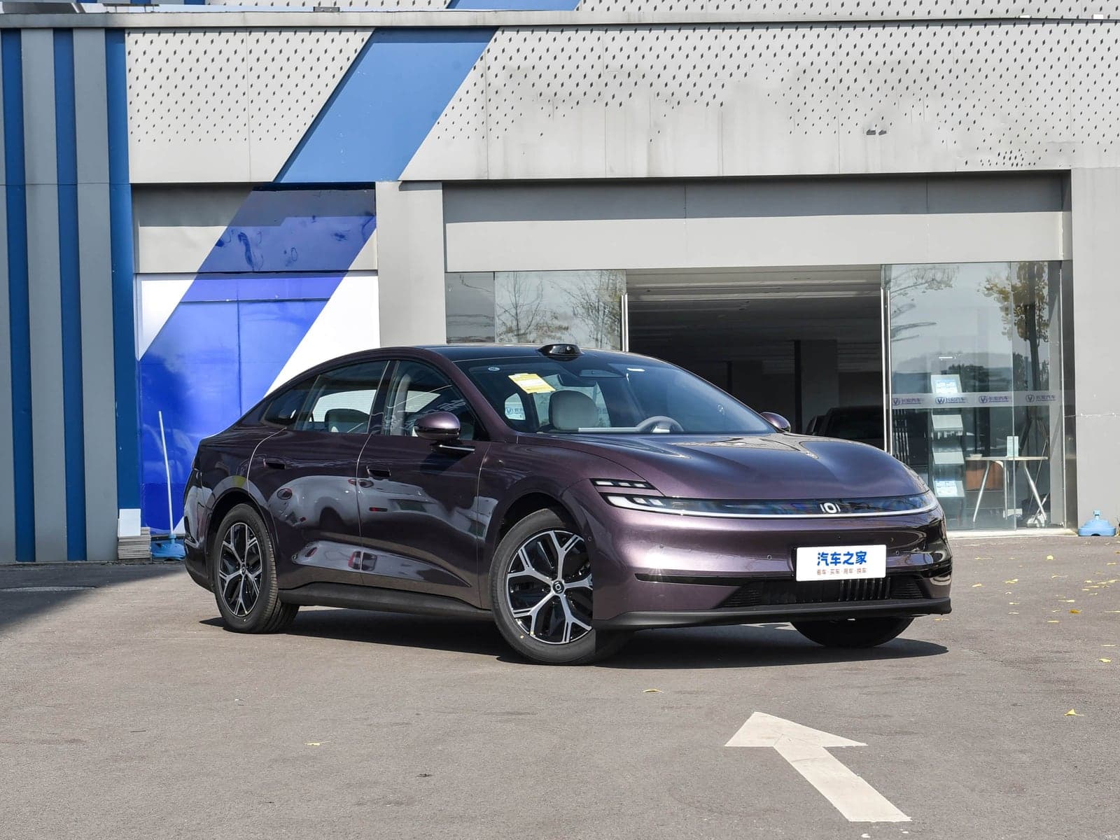 Changan Qiyuan A06 BEV — реальное фото 3