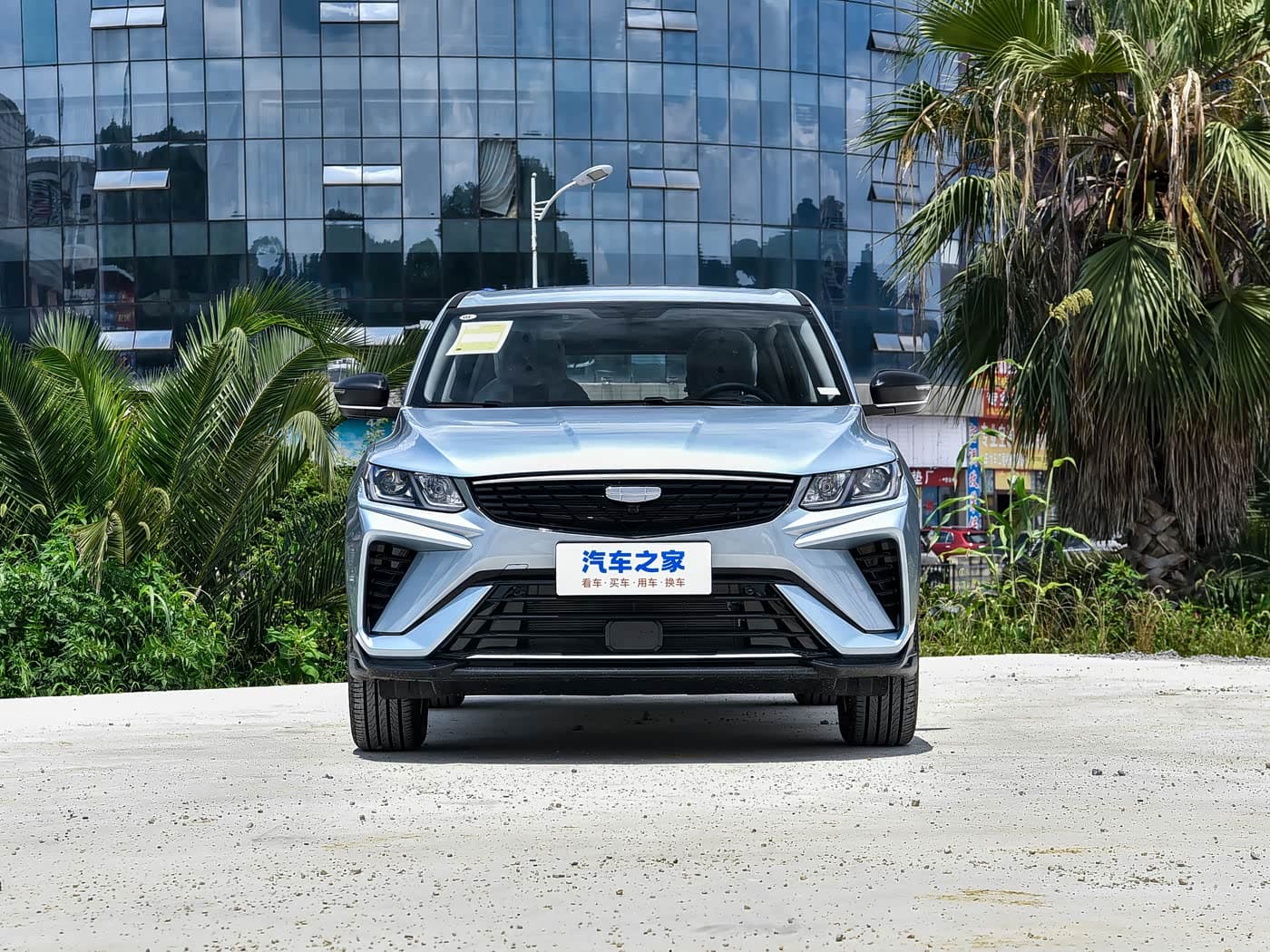 Geely Coolray — реальное фото 2
