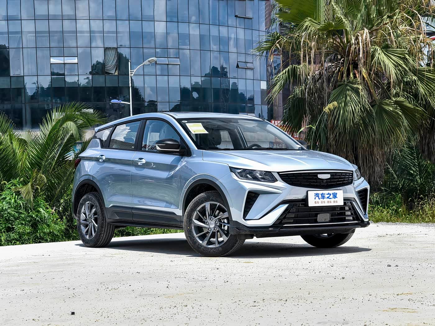 Geely Coolray — реальное фото 3