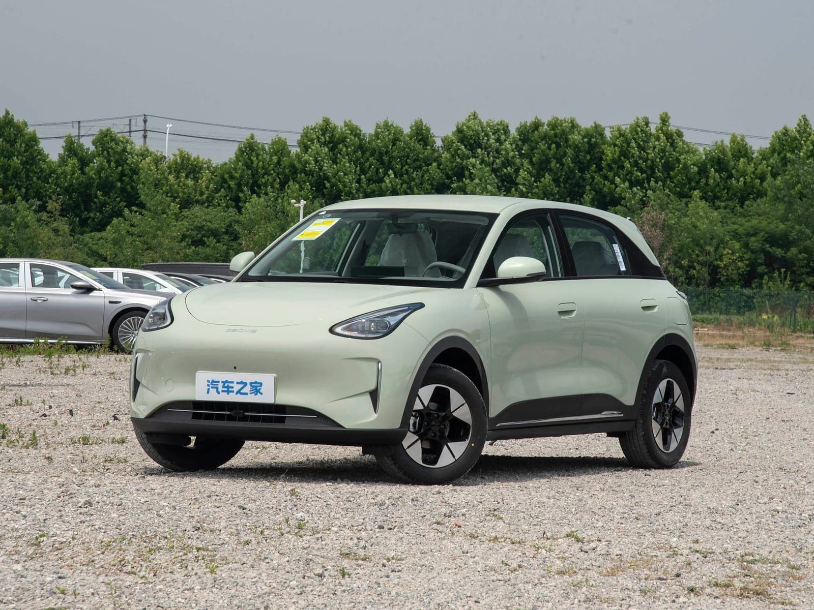 Geely Xingyuan — реальное фото 1