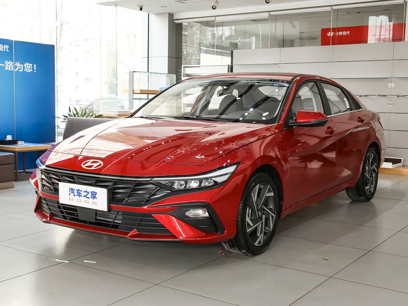 Hyundai Elantra — реальное фото 1