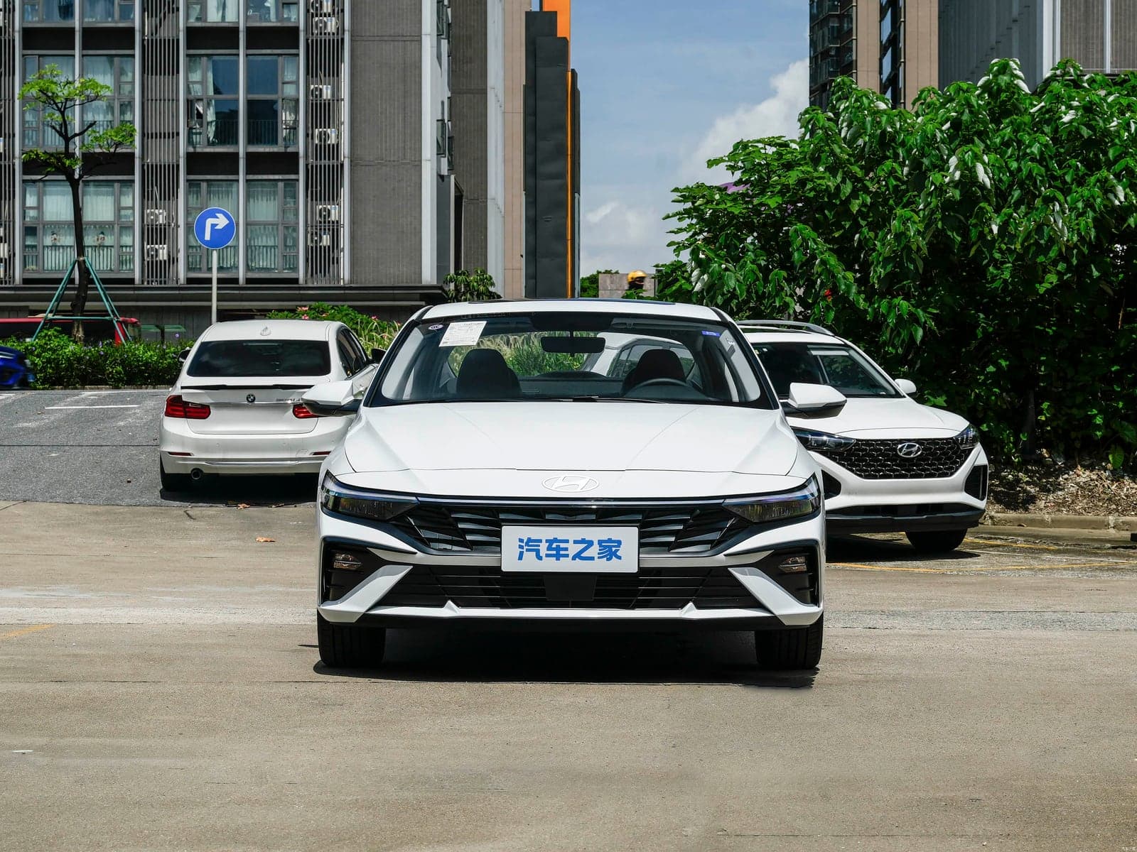 Hyundai Elantra — реальное фото 2