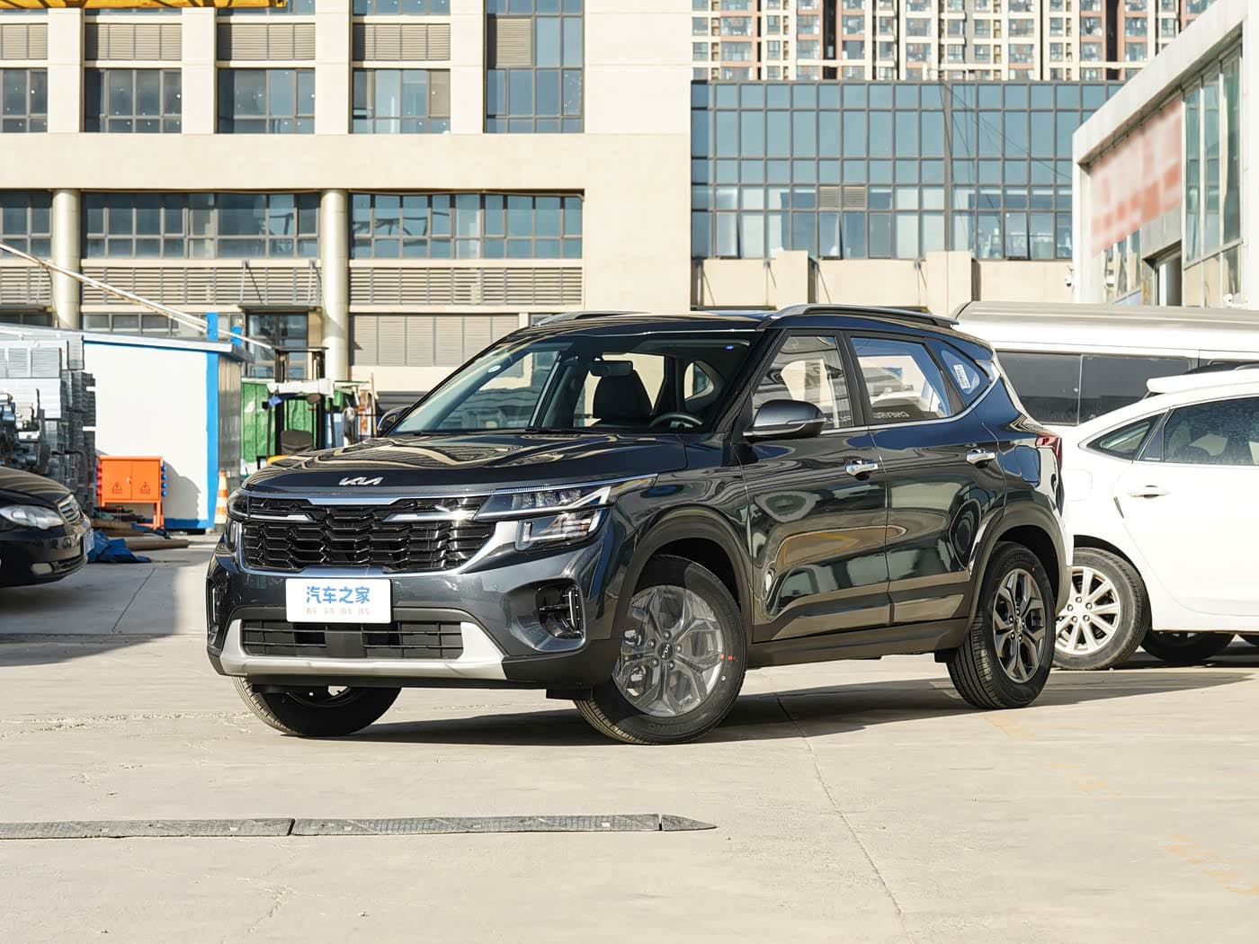 Kia Seltos 2026 · изображение из каталога; соответствие выбранной комплектации и цвету уточним до заказа