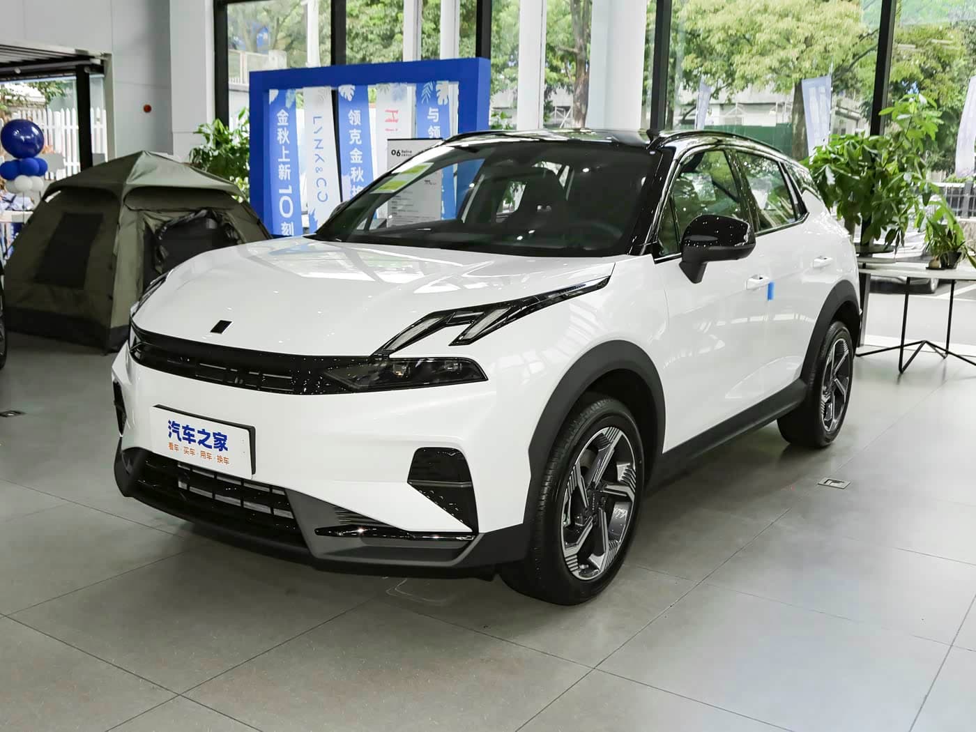 Lynk & Co 06 — реальное фото 1