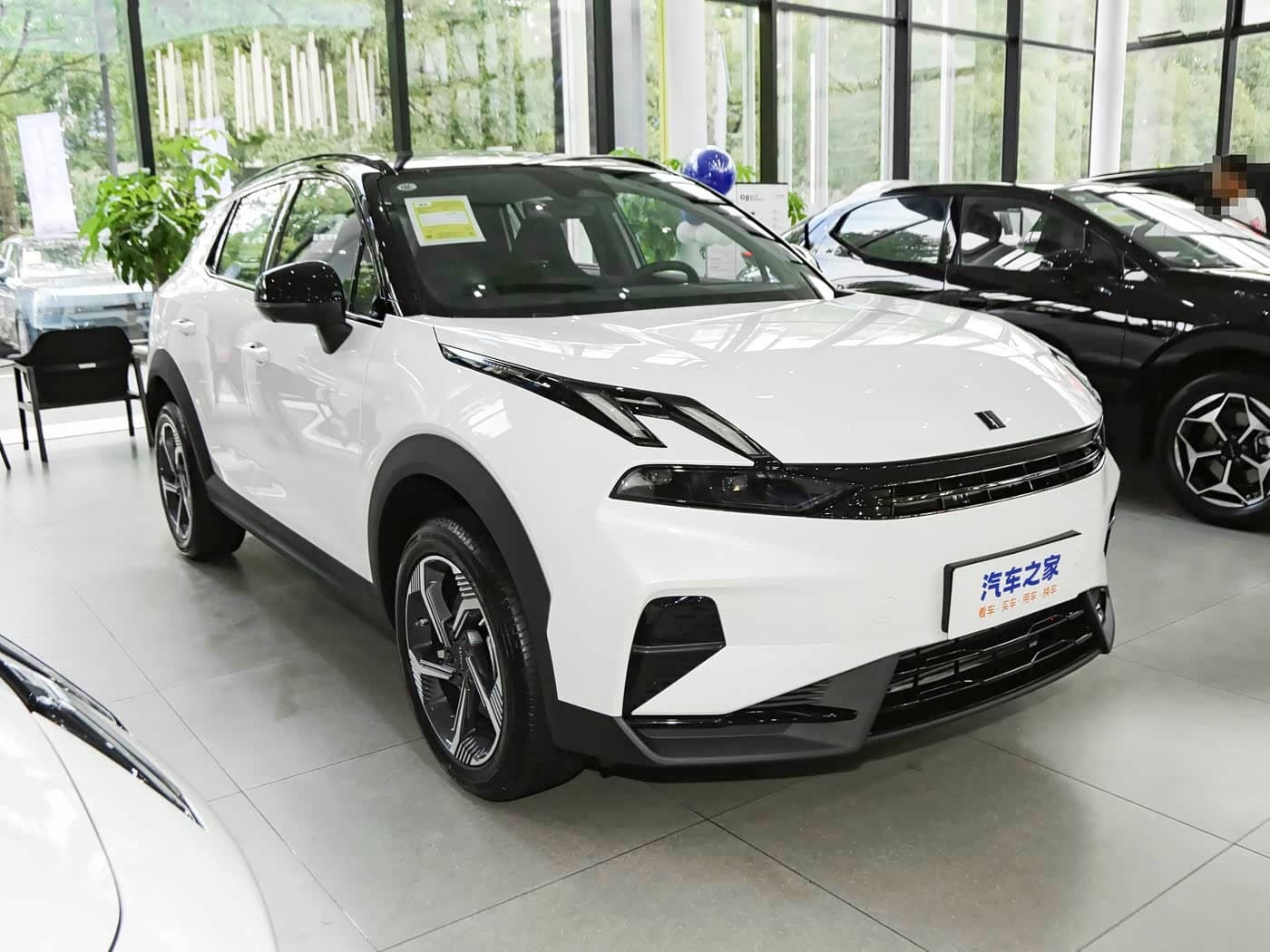 Lynk & Co 06 — реальное фото 3