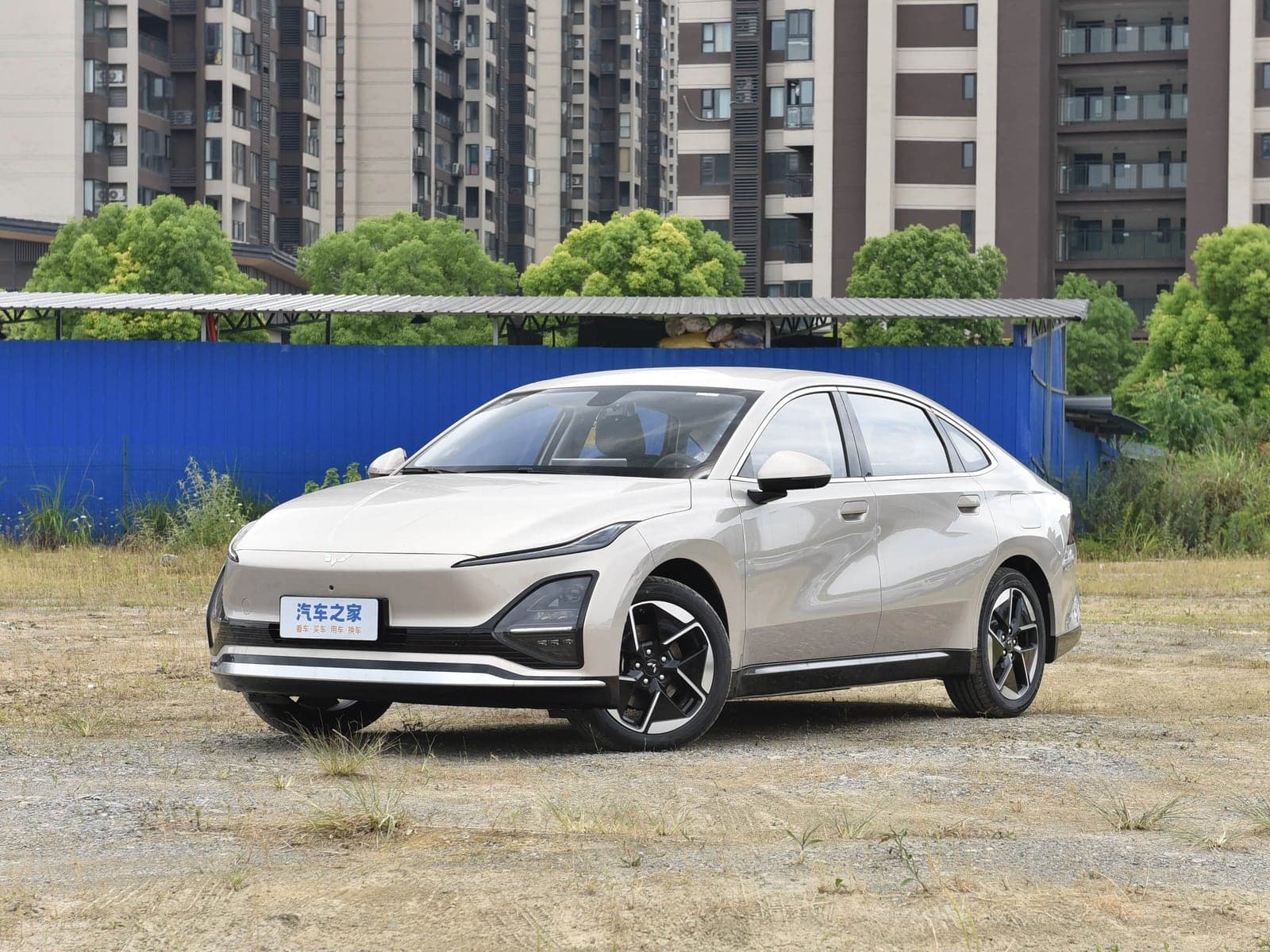 Wuling Starlight EV — реальное фото 1