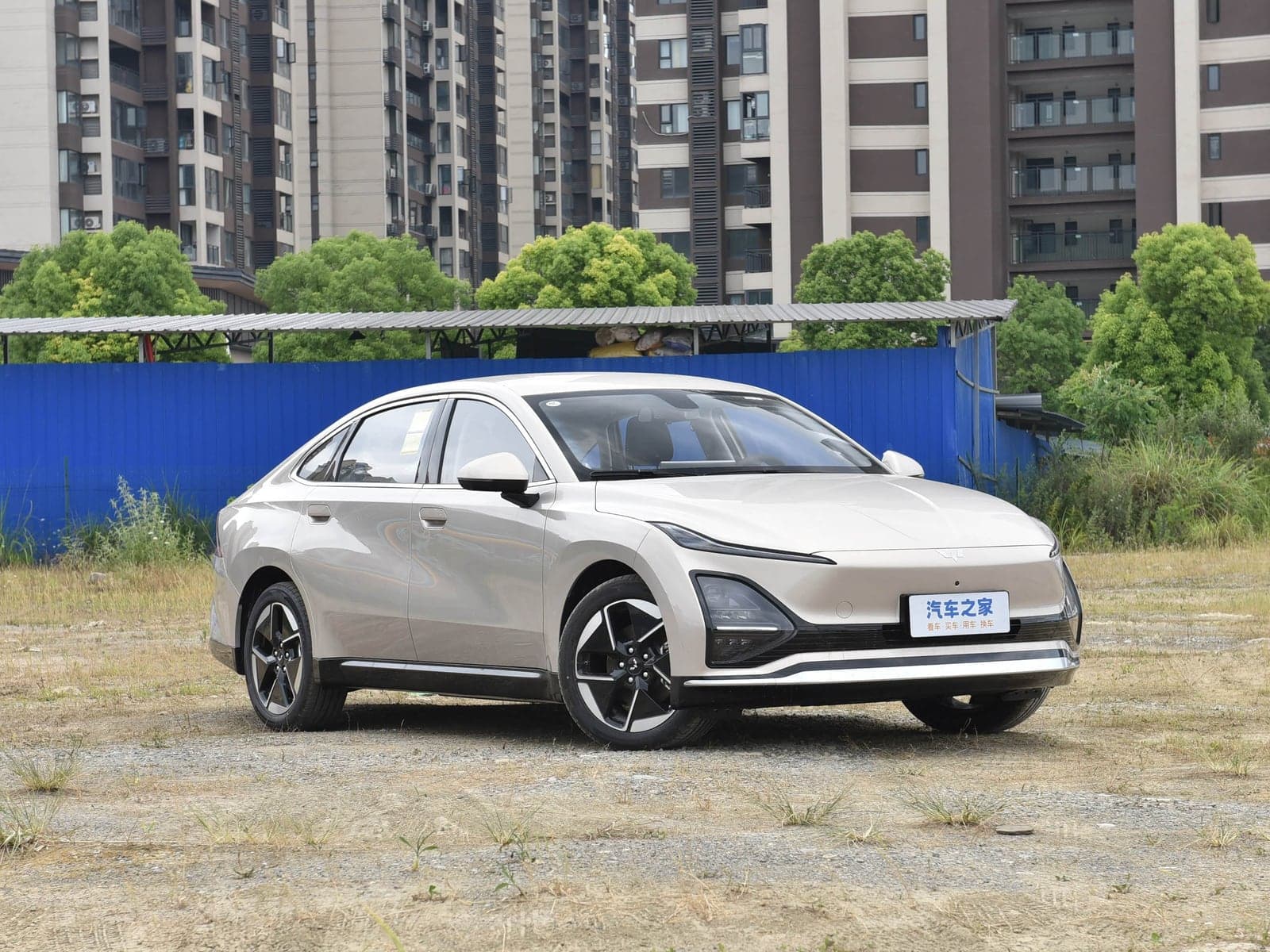 Wuling Starlight EV — реальное фото 3